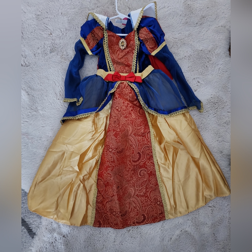 Disney Snow White costume rare 4-6yr old like new